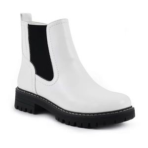 NWT Kennedyy Women's Chelsea Boots. Tried on & they’re too big!